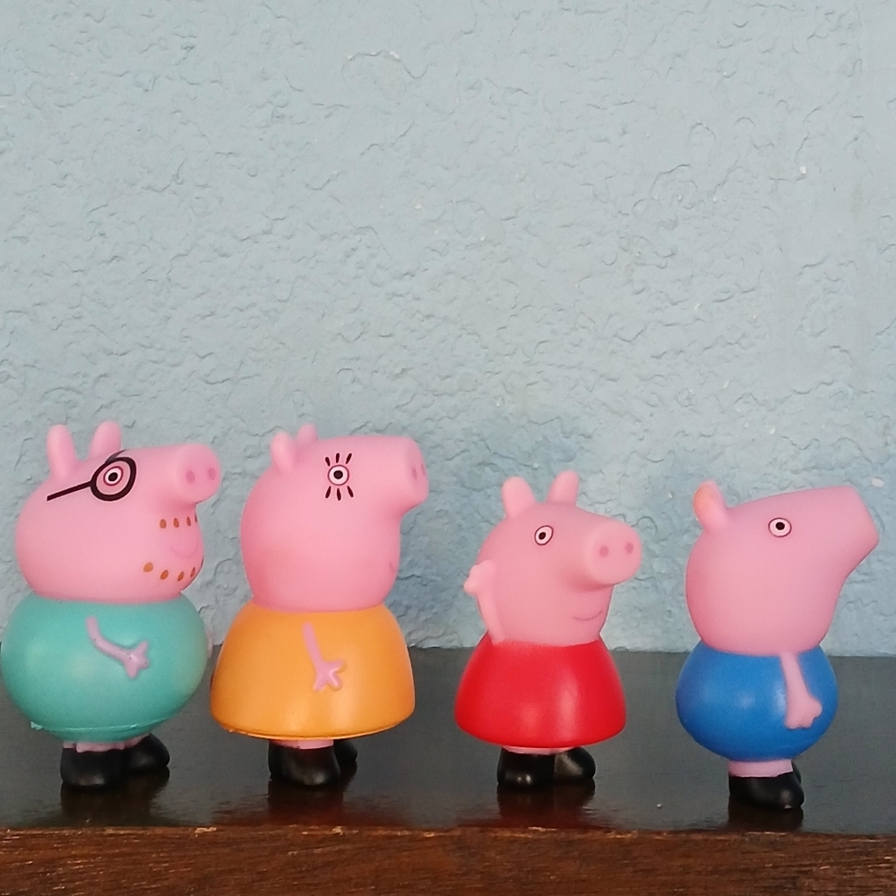 Peppa Pig Family Playset - Pink, Blue, Yellow, Red